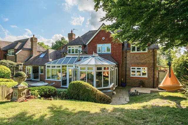 Photo 2 — Green Farm Close, BR6