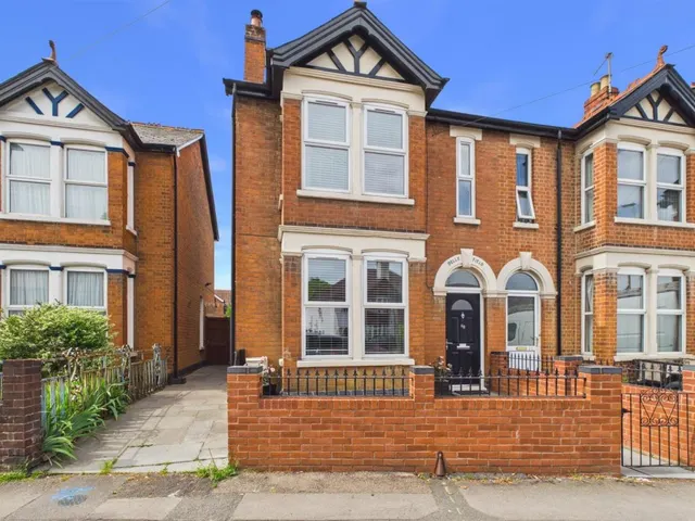 Stroud Road, Gloucester, photo 1