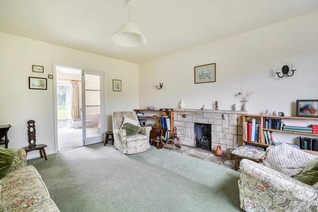 Photo 3 — Twyver Close, Upton St. Leonards, Glo...