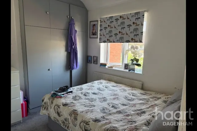 Waldegrave Road, RM8, photo 3