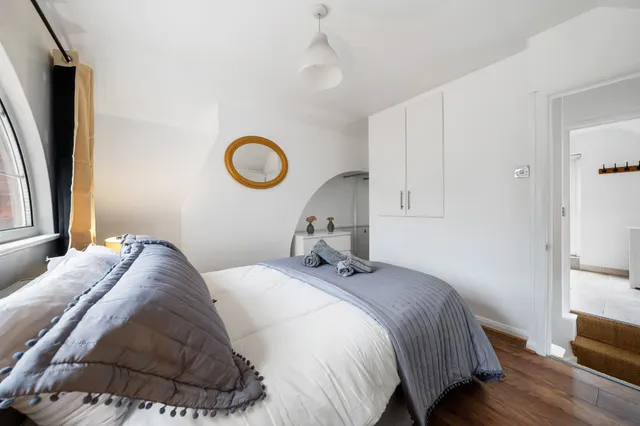 Photo 2 — 73 Agincourt Road, London