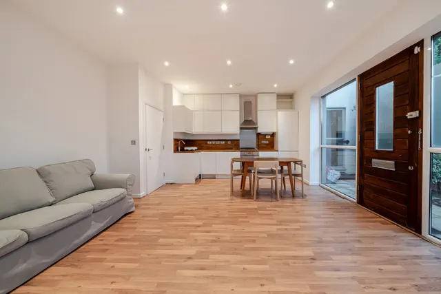 Old Devonshire Road, Balham, SW12, photo 1