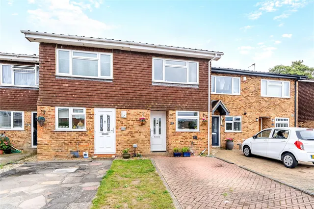 Aymer Drive, Staines, TW18 3LL, photo 1