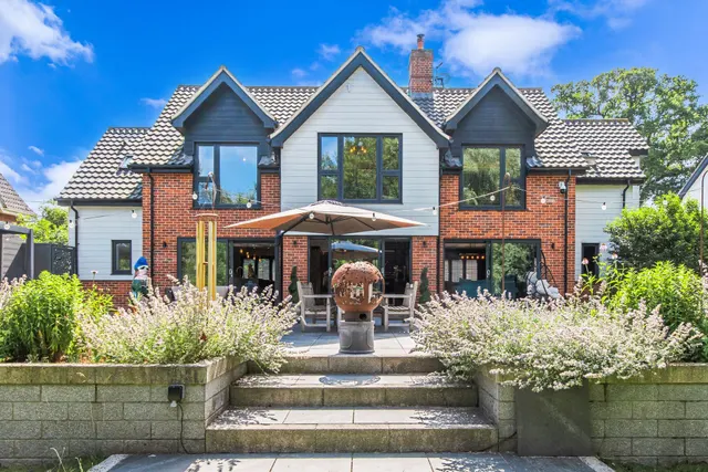 Exceptional Riverside Home in Lower T, photo 2