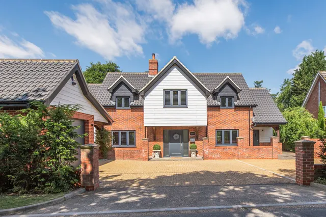 Exceptional Riverside Home in Lower T, photo 1