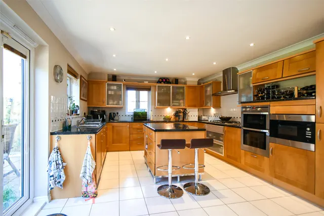 Photo 2 — Athoke Croft, Hook, Hampshire, RG27 9UE