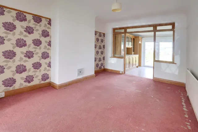Photo 3 — Chaffinch Avenue, Croydon, Croydon, CR0 7SF