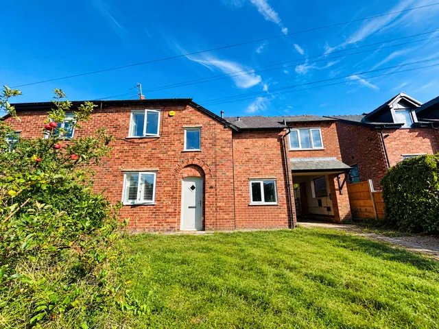 Manor Road, Lymm, photo 1