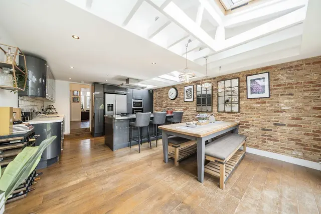 Franche Court Road, SW17, photo 3