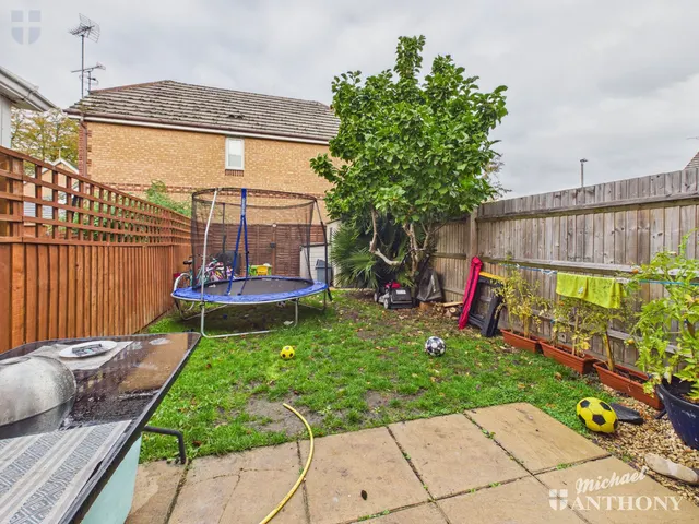 Rivets Close, Aylesbury, HP21, photo 3