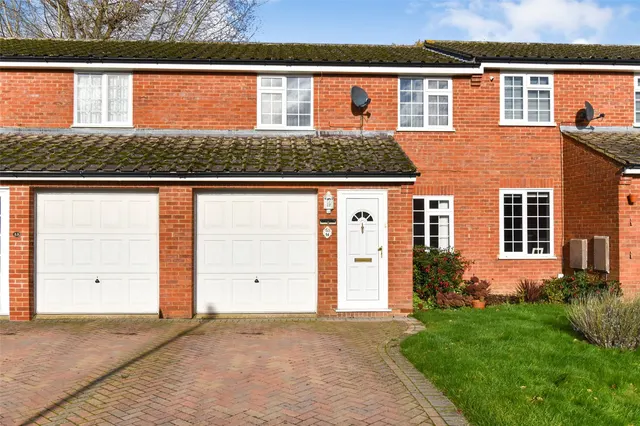 Penfold Croft, Farnham, Surrey, GU9 9JD, photo 1