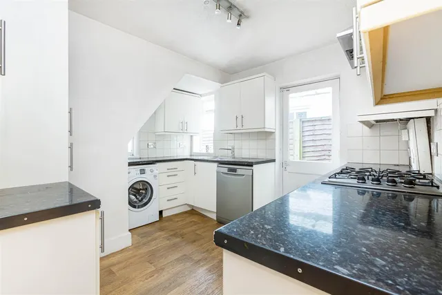 White Hart Lane, Barnes, SW13, photo 1