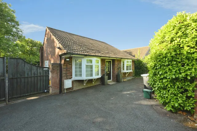 Briars Lane, Hatfield, AL10, photo 1