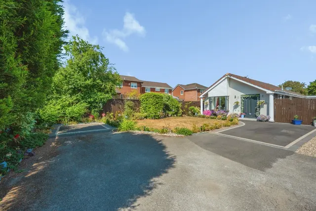 Lamprey, Dosthill, Tamworth, Staffordshire, B77, photo 1