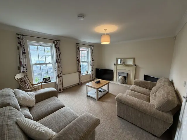 Photo 2 — Palmer Square, Birstall, Leicestershire, LE4