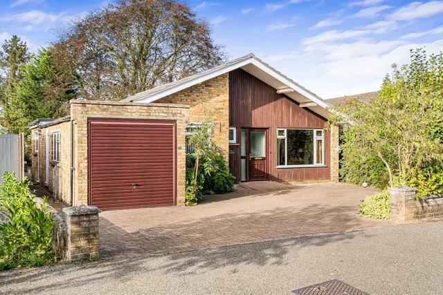 Honeypots Road, Woking, GU22, photo 1