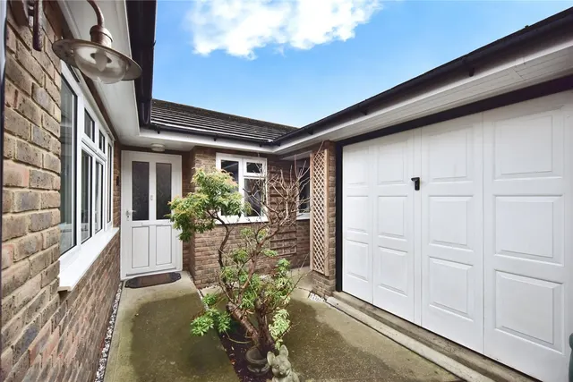 Seaside Avenue, Minster on Sea, ME12, photo 1