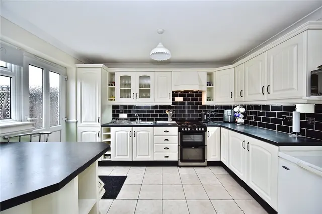 Seaside Avenue, Minster on Sea, ME12, photo 2