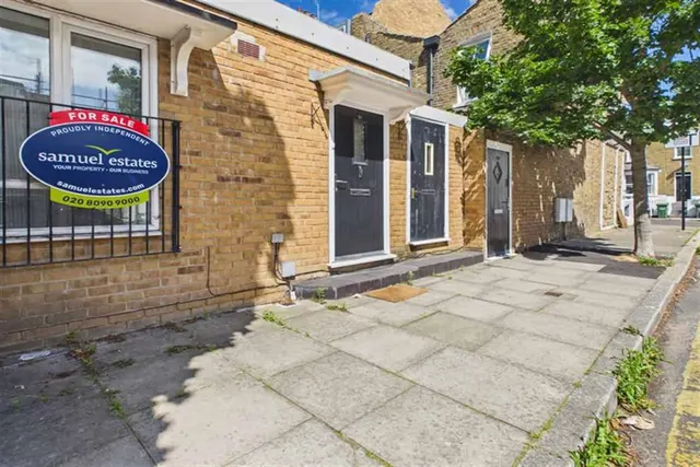 Photo 2 — Medwin Street, London, SW4 7RS