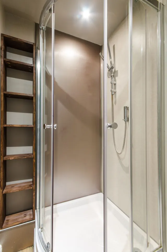 Photo 3 — Room 5, 7 Sovereign Close, London