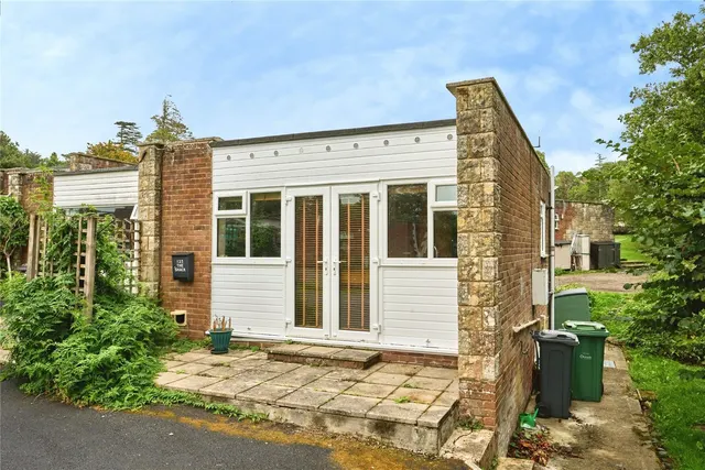 Cockleton Lane, Cowes, PO31, photo 1
