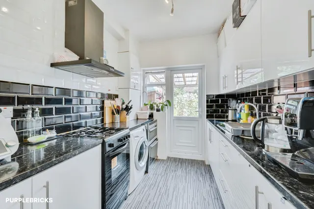 Hazelwood Avenue, Morden, SM4, photo 3