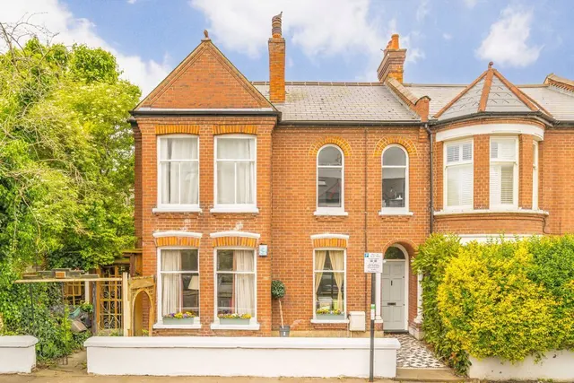Haverhill Road, SW12, photo 1