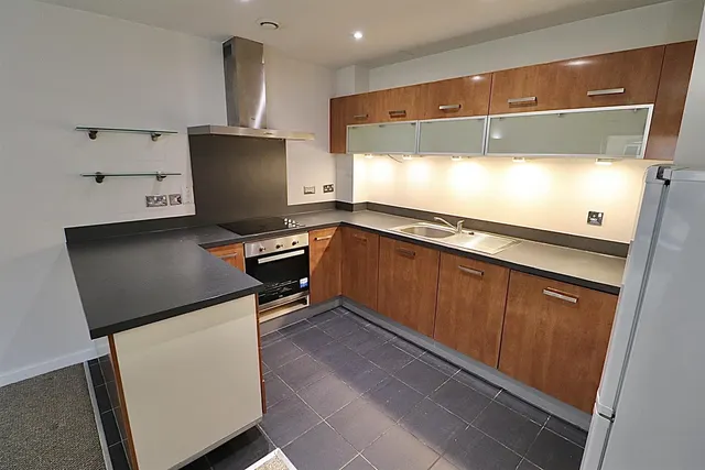Photo 2 — Alpha House, 2 bed 2 bath Apartment