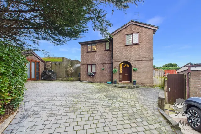 Moray Close, St. Helens, WA10, photo 1