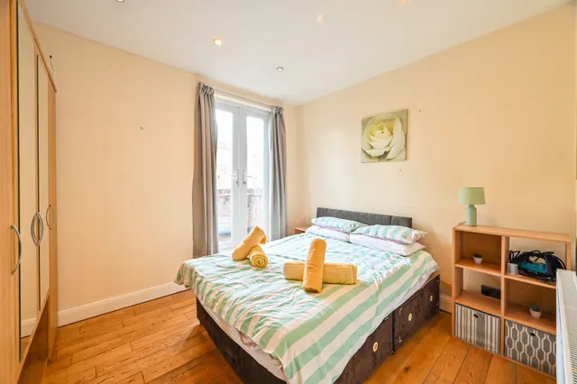 Photo 2 — 94b Mackenzie Road, London