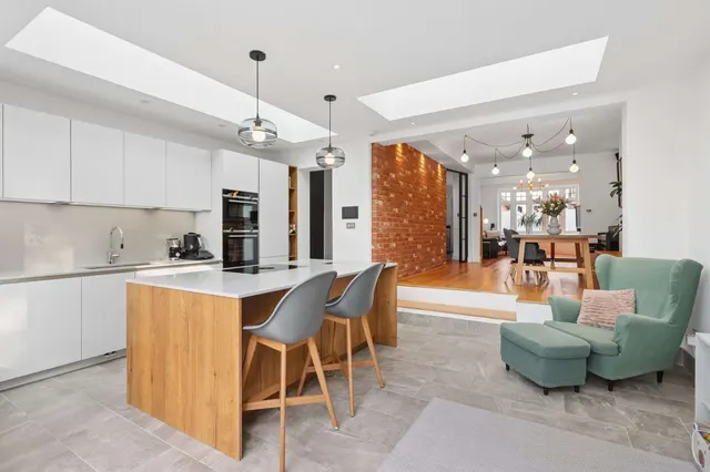 Melbury Gardens, West Wimbledon, SW20, photo 2