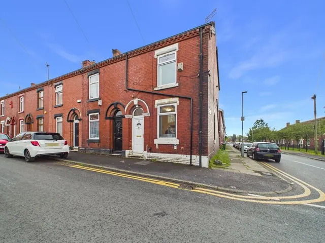 Russell Street, Ashton-under-Lyne, Greater Manchester, OL6, photo 1