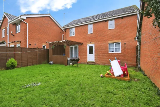 Photo 3 — Swan Gardens, Peterborough, Cambridgeshire, PE1