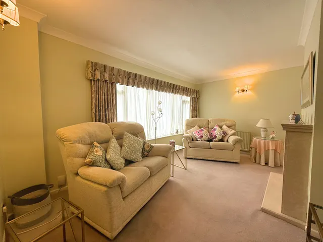 Woodlands Drive, Sale, photo 2