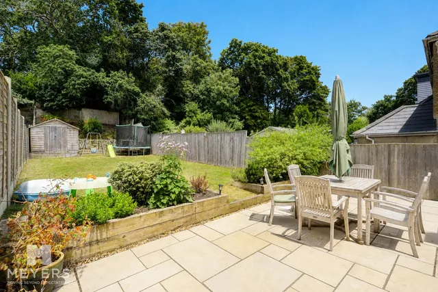 Iford Lane, Bournemouth, BH6, photo 2