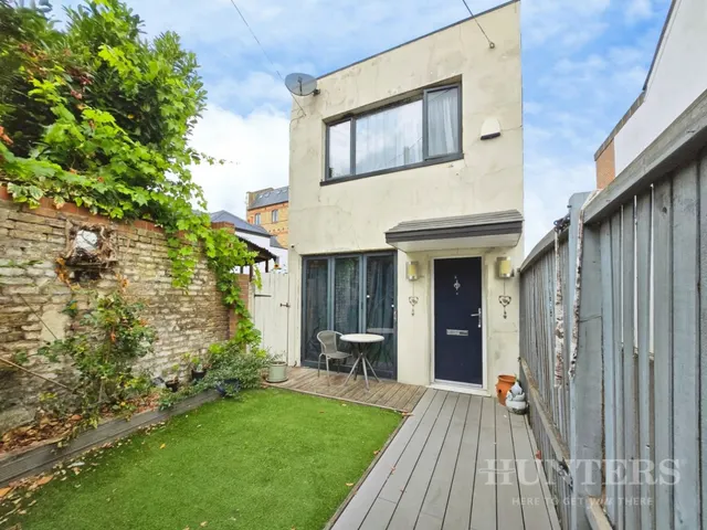 Bridle Path, Beddington, photo 1