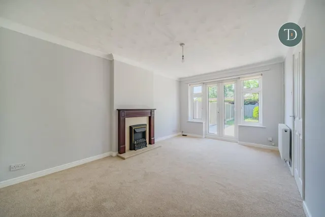 Photo 2 — Linden Close, Great Sutton, CH66 2XP