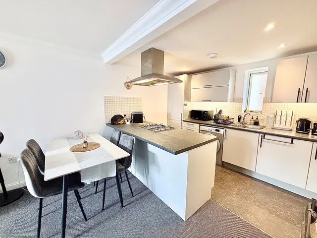 Neale Court, Dagenham, RM9, photo 1