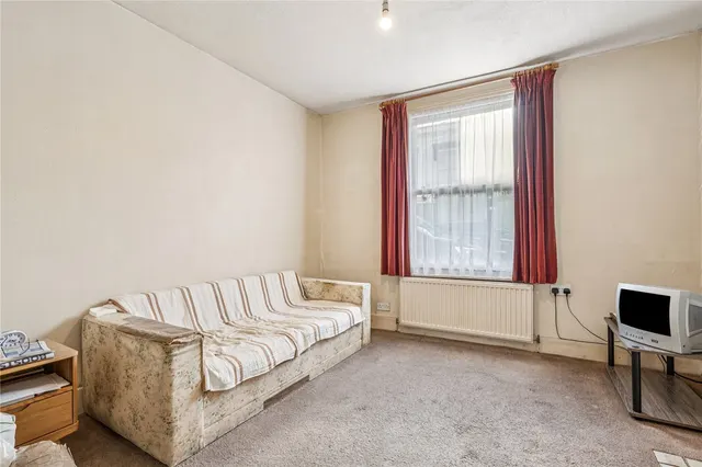 Groton Road, London, SW18, photo 2
