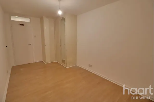 Clapham Park Road, SW4, photo 1