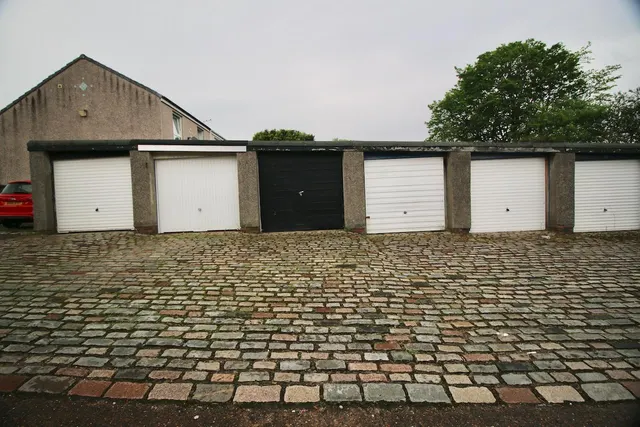 Photo 3 — Glencairn Road, Kildrum, Cumbernauld, G67 2EN