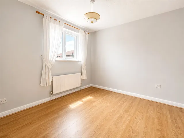 Russell Crescent, Sleaford, NG34, photo 1