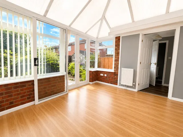 Photo 3 — Russell Crescent, Sleaford, NG34