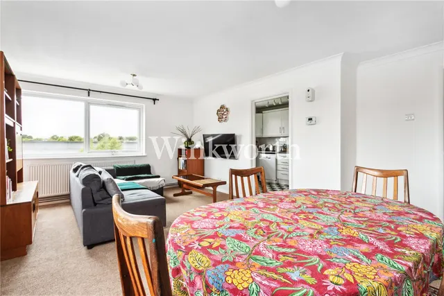 Pellipar Close, London, N13, photo 3
