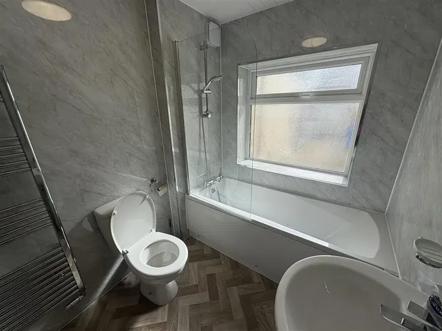 Photo 3 — 34 Londesborough Road, Scarborough YO12 5AF
