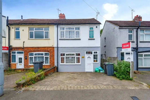 Dunstable Road, Luton, Bedfordshire, LU4, photo 1