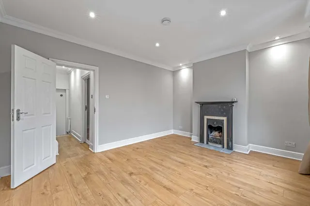 Photo 2 — Camac Road, Twickenham, TW2 6NY