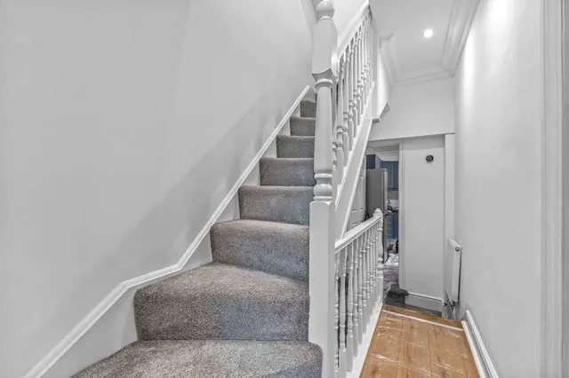 Photo 3 — Camac Road, Twickenham, TW2 6NY