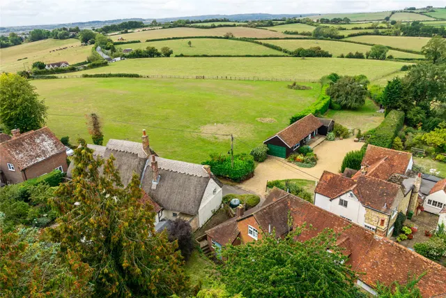 Manor Road, Oving, HP22, photo 2