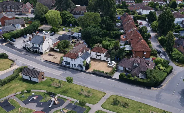 High Street, Horsell, GU21, photo 1